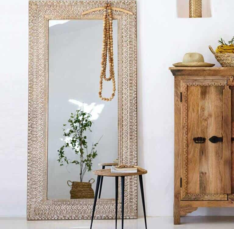Standing mirrors: a trend that multiplies the beauty of your home